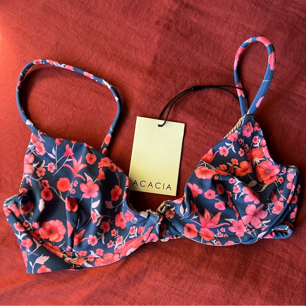 ❌SOLD❌NWT Acacia Manhattan Top